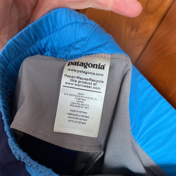 Patagonia lined women’s running short with back zip pocket and drawstring - Picture 4 of 5